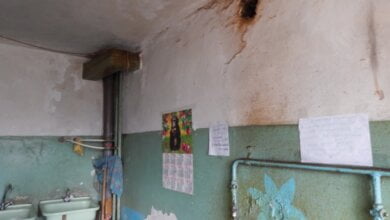 "Мы уже ни во что не верим, но, может быть, нас кто-то услышит", - жильцы пятиэтажки с протекающей крышей в Корабельном (ВИДЕО) | Корабелов.ИНФО