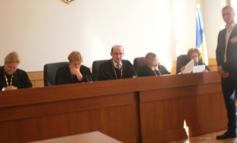 Активісти київського цивільного корпусу "Азов" перед Вищим спецсудом у столиці зробили свій внесок у справу щодо лісу "Маяк" | Корабелов.ИНФО