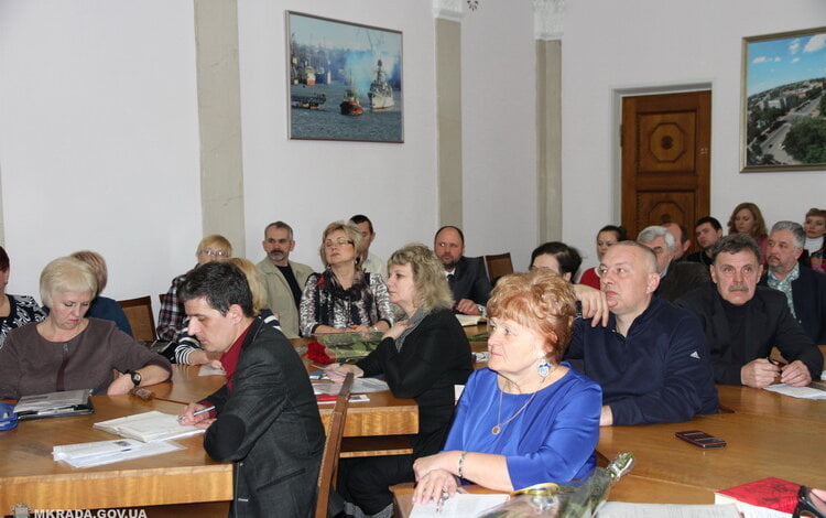 Директор школы № 1 хочет "присоединить" гимназию № 3 и экономический лицей № 1, но их руководители - категорически против | Корабелов.ИНФО image 1