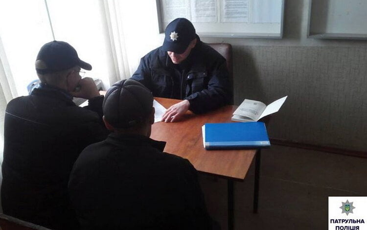 За зберігання наркотиків патрульні затримали трьох мешканців Корабельного району | Корабелов.ИНФО image 1