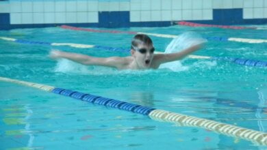 Не разминулись… В результате ДТП в Корабельном районе очередной автомобиль врезался в забор ЖЦРБ (видео) | Корабелов.ИНФО image 2