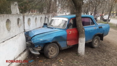 Не разминулись… В результате ДТП в Корабельном районе очередной автомобиль врезался в забор ЖЦРБ (видео) | Корабелов.ИНФО image 9