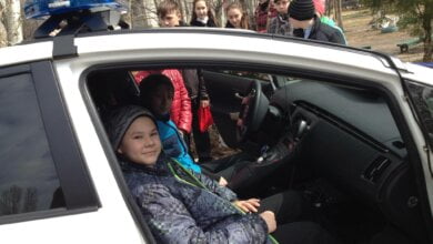 Патрульні поліцейські перетворили гімназистів Корабельного району в помічників водія | Корабелов.ИНФО image 6