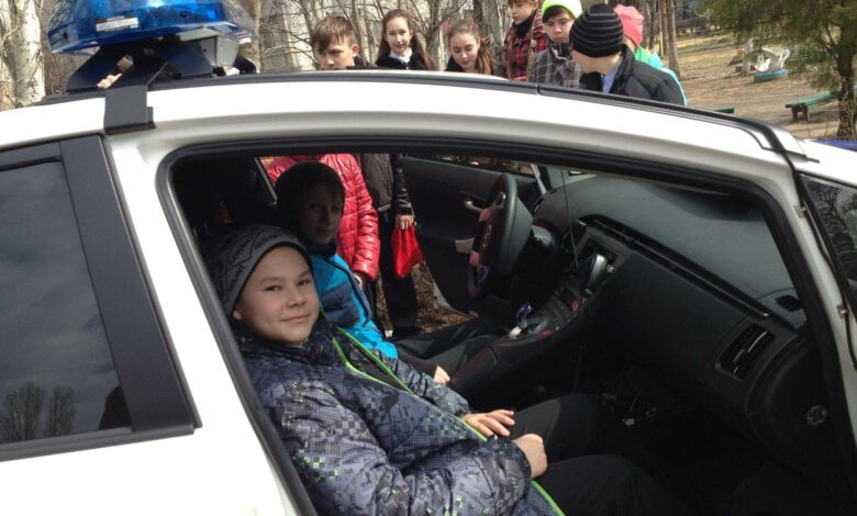 Патрульні поліцейські перетворили гімназистів Корабельного району в помічників водія | Корабелов.ИНФО image 6