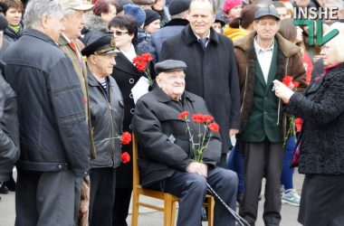 Слезы гордости, крики, потасовки и уроки истории – как в Николаеве отметили 72-ю годовщину освобождения (Видео) | Корабелов.ИНФО image 13