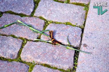 Слезы гордости, крики, потасовки и уроки истории – как в Николаеве отметили 72-ю годовщину освобождения (Видео) | Корабелов.ИНФО image 10