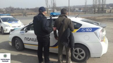 Патрульні у Корабельному районі затримали перехожого, у якого в рукаві куртки був шприц з наркотиком | Корабелов.ИНФО