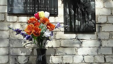 В Николаеве вандалы облили краской памятную доску героя, погибшего в АТО | Корабелов.ИНФО