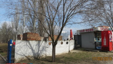 «Киоск есть, а туалета нет», - в ЖЦРБ жалуются на соседний ларек, клиенты которого загаживают территорию больницы | Корабелов.ИНФО image 2