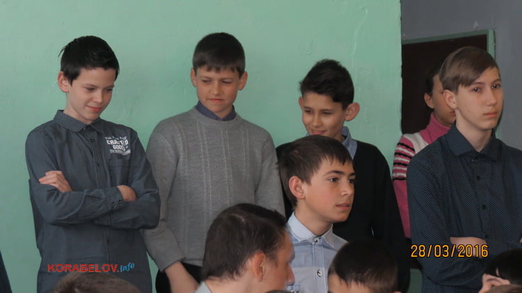 "Мы смотрим глазами иными на эту большую войну"... Школьники Корабельного отметили День освобождения Николаева (ВИДЕО) | Корабелов.ИНФО image 2