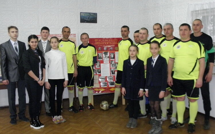 В память об освобождении Николаева военные моряки, портовики и школьники сыграли в Корабельном районе в футбол | Корабелов.ИНФО image 3