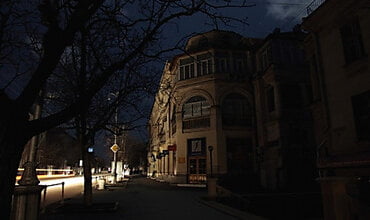 Оккупанты в Севастополе в неработающих лифтах включают гимн России (видео) | Корабелов.ИНФО