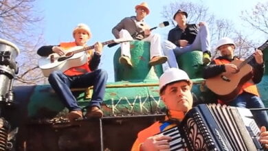 "На паравозах-ах и в восхитительных штанах" или «Сказочный» сюрприз николаевцам к 1 апреля (ВИДЕО) | Корабелов.ИНФО image 1