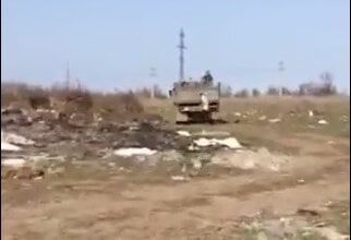 Недалеко от "многоэтажек" в Корабельном устроили свалку. Туда везут мусор целыми грузовиками (ВИДЕО) | Корабелов.ИНФО image 8