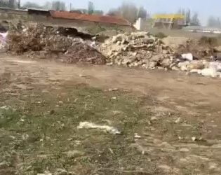 Недалеко от "многоэтажек" в Корабельном устроили свалку. Туда везут мусор целыми грузовиками (ВИДЕО) | Корабелов.ИНФО image 3