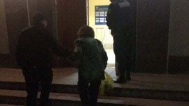 15 годин "блукала" жінка, пішовши з дому, поки патрульні поліцейські не виявили її у Корабельному районі | Корабелов.ИНФО