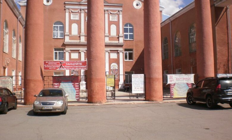 "Они сами пришли". Не сдержанное отцом Богданом обещание чуть не довело до греха. Стычки у ДК «Корабельный» | Корабелов.ИНФО image 5