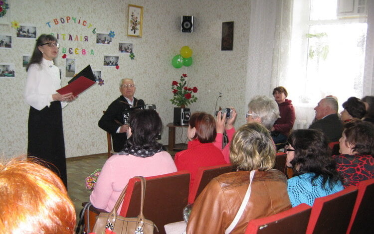 Аншлаг: майстер гри на баяні Віталій Матвєєв дав концерт у відділенні соціально-побутової адаптації Корабельного району | Корабелов.ИНФО image 1