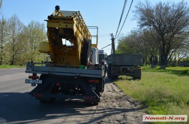 На выезде из Широкой балки прицеп КамАЗа снес опору электроосвещения | Корабелов.ИНФО image 2