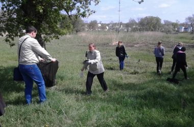 Школярі продовжили очищення парку "Богоявленськ" 29 квітня | Корабелов.ИНФО image 3