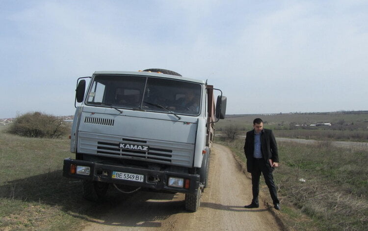 "Всі отой чорнозем куди треба завозять", - затримані розкрадачі землі в Жовтневому районі | Корабелов.ИНФО image 1