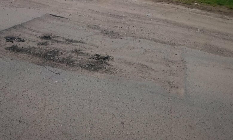 «Хороший асфальт на дороге не валяется», - горожане пожаловались на «ремонт» дороги в Широкой Балке | Корабелов.ИНФО
