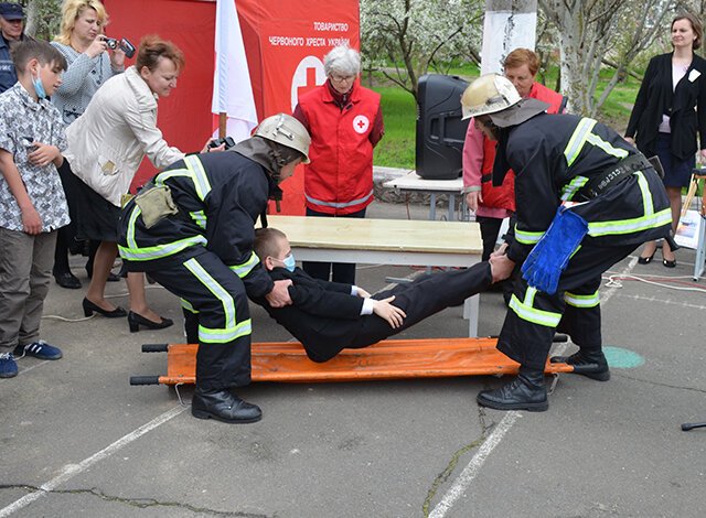 "Аби ніхто і ніколи не потрапляв у біду". День цивільного захисту у школі Корабельного району (ВІДЕО) | Корабелов.ИНФО image 2