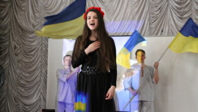 «Міліграми душі на терезах болю». Вистава від учнів школи №1 ім. О. Ольжича вразила студентів аграрного університету | Корабелов.ИНФО image 1