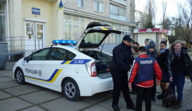 Патрульні поліцейські поспілкуються з кожним, в кого є до них питання: 14 квітня у Корабельному районі Миколаєва | Корабелов.ИНФО