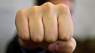 "Повалили на землю, отобрали кошелек, мобильник и кольцо", - уличное ограбление в Корабельном районе | Корабелов.ИНФО