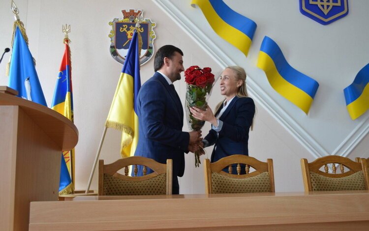 Бывшая глава Жовтневой РГА Москаленко на представлении нового руководителя района пожелала ему "Сил, вдохновения, мудрости" | Корабелов.ИНФО image 1