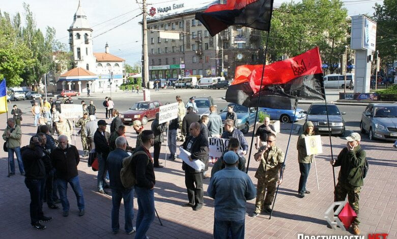 Группа николаевцев провела акцию против «Сбербанка России» | Корабелов.ИНФО