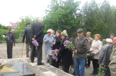 "Дорогами славы отцов". Ветераны и пенсионеры НГЗ проехали по местам боевой славы воинов Великой Отечественной | Корабелов.ИНФО image 3