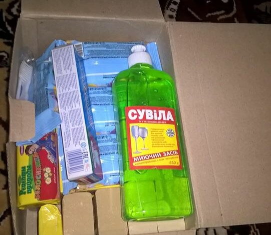 "Мне бы было стыдно за такой подарок". В Николаеве матерям-героиням вручили по небольшому комплекту бытовой химии | Корабелов.ИНФО image 1