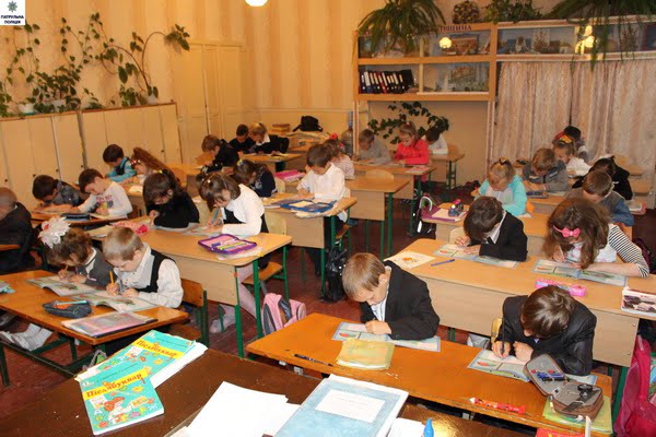 Полицейские встретились с первоклашками школы №14: и научили, и поиграли | Корабелов.ИНФО image 1