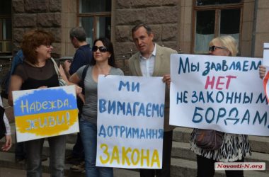 Депутаты от «Самопомощи» и активисты пикетировали мэрию против незаконных будок | Корабелов.ИНФО image 2