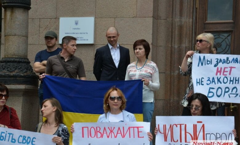 Депутаты от «Самопомощи» и активисты пикетировали мэрию против незаконных будок | Корабелов.ИНФО image 1