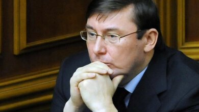Коалиция с помощью «Відродження» и «Воли народа» приняла закон, позволяющий Луценко стать генпрокурором | Корабелов.ИНФО