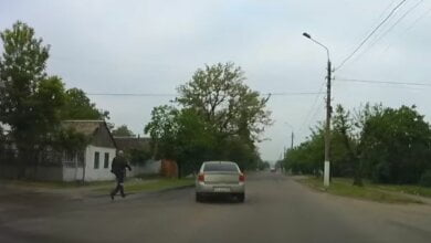 "Догнать или перегнать?!)) У мужика авто сбежало!" - случай в Корабельном районе (Видео) | Корабелов.ИНФО