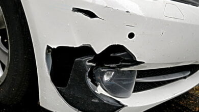 Пьяные хулиганы в Корабельном, уходившие на автомобиле от погони, разбили бампер патрульной машины | Корабелов.ИНФО