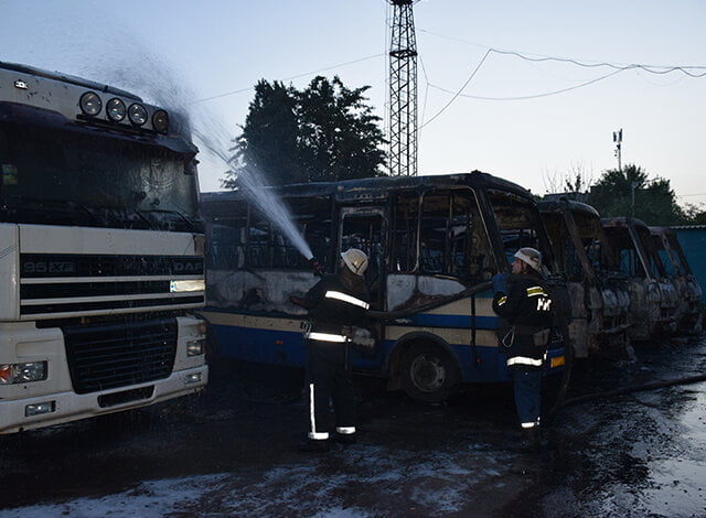 В Миколаєві у пожежі знищено шість маршрутних автобусів (Відео) | Корабелов.ИНФО image 2