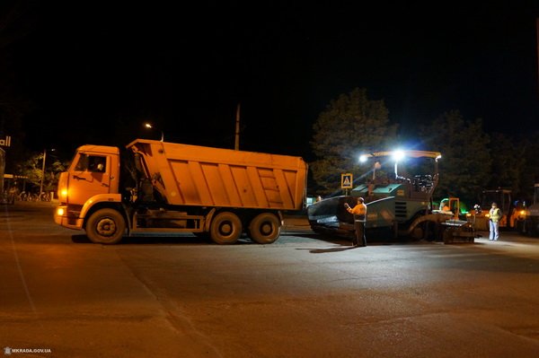 Дорожники ремонтируют проспект Богоявленский ночью: "чтобы не создавать сложности" | Корабелов.ИНФО image 2