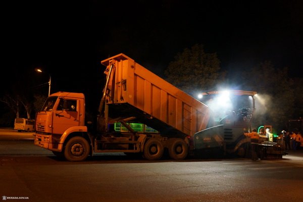 Дорожники ремонтируют проспект Богоявленский ночью: "чтобы не создавать сложности" | Корабелов.ИНФО image 3