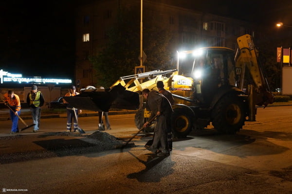 Дорожники ремонтируют проспект Богоявленский ночью: "чтобы не создавать сложности" | Корабелов.ИНФО image 4