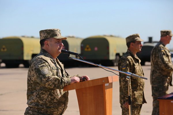 Генерал Степан Полторак на аеродромі «Кульбакіно» нагородив військових авіаторів | Корабелов.ИНФО image 3