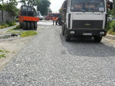 По улице Антонюка (бывшей ул. Жукова) укладывают асфальт | Корабелов.ИНФО image 5