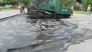 По улице Антонюка (бывшей ул. Жукова) укладывают асфальт | Корабелов.ИНФО image 1