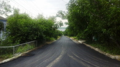 Отремонтированы дороги по Рыбной и Смирнова, сделан тротуар возле школы №48, вырубили сорняки вдоль объездной | Корабелов.ИНФО image 1