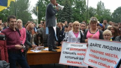 Мэр уступил митингующим: в Николаеве «будки» сносить не будут, пока не создадут схему их размещения (Видео) | Корабелов.ИНФО image 1