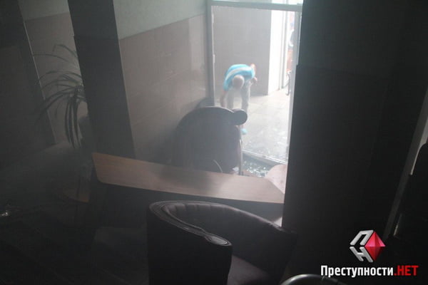 В Николаеве из-за форума партии соратника Януковича произошли столкновения в бизнес-центре - есть пострадавшие | Корабелов.ИНФО image 12